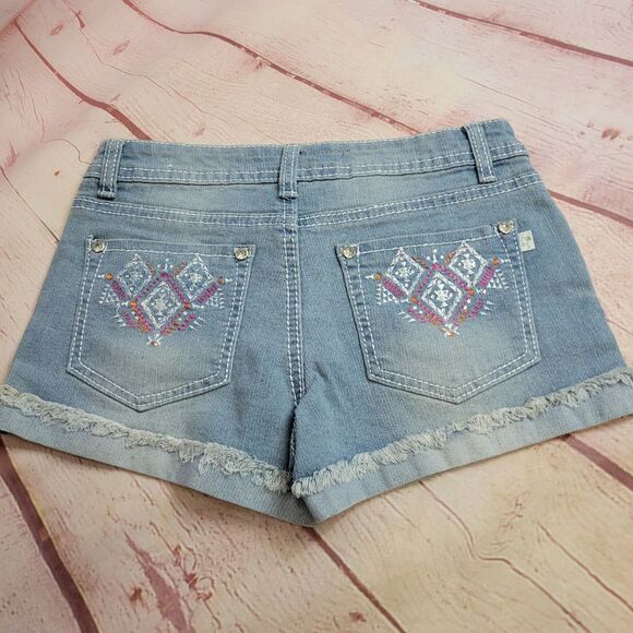 Free Planet embroidered shorts 8 - Picture 4 of 4